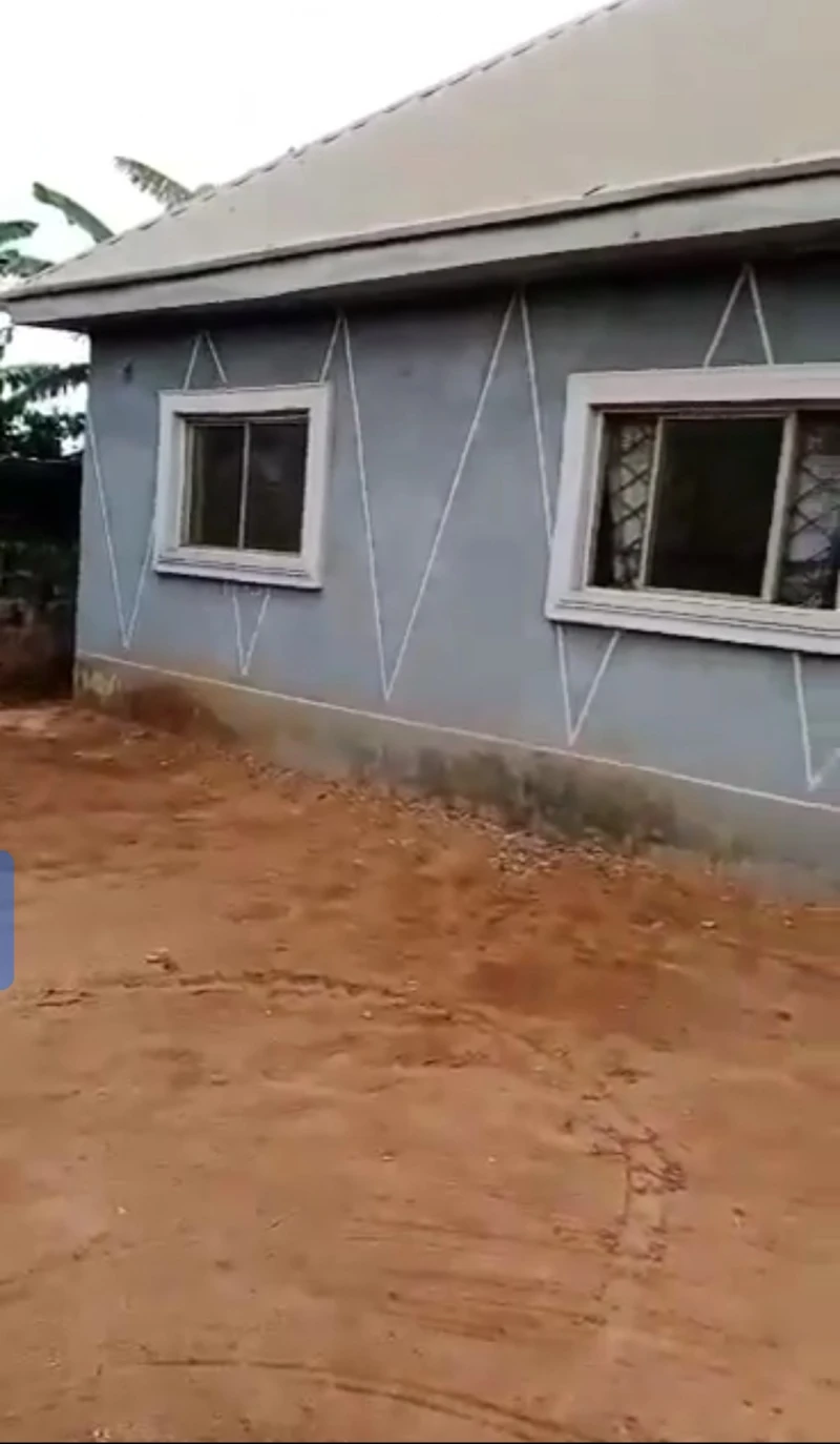 3 Bedroom Flat for Sale in Redeem road, Delta - Image 2