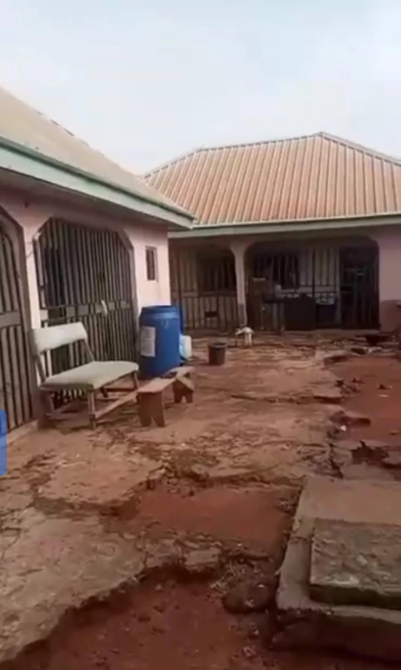 4 Bedroom Flat for Sale in Nwawolor road, Delta - Image 2