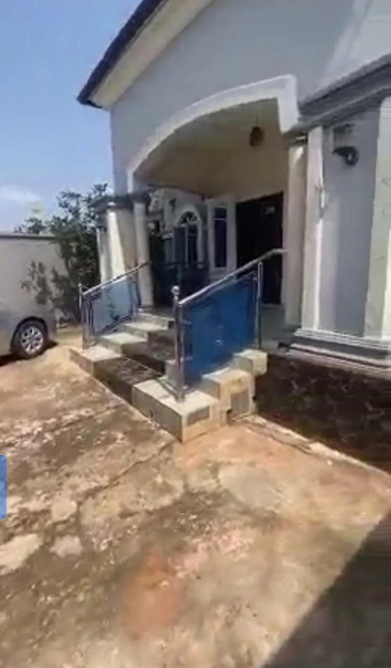 3 Bedroom Flat for Sale in BONSAAC, Delta - Image 2