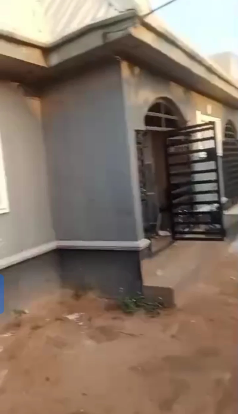 4 Bedroom Flat for Sale in Okpanam city gate, Delta - Image 3
