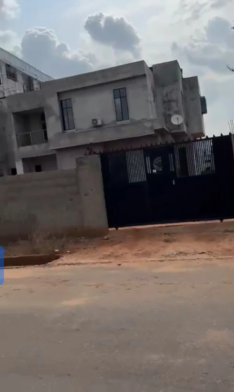 Duplex for Sale in Okpanam road, Delta - Image 2