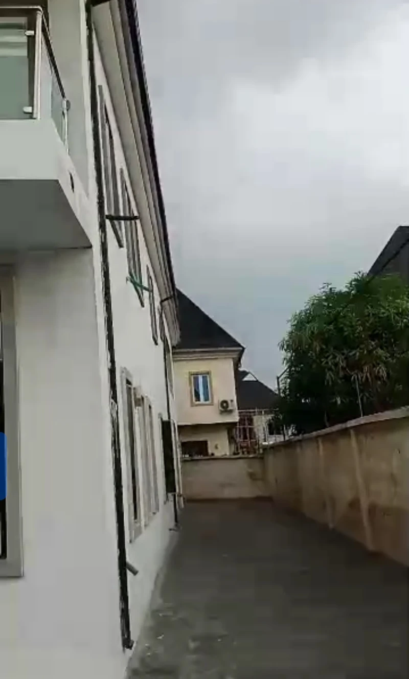 Duplex for Sale in GRA, OFF High Court road, Delta - Image 5