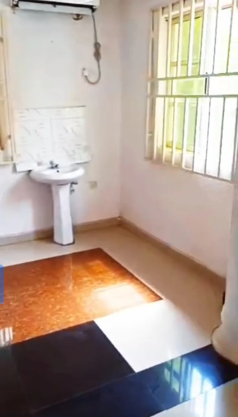 3 Bedroom Flat for Sale in Off okpanam Road, Delta - Image 3