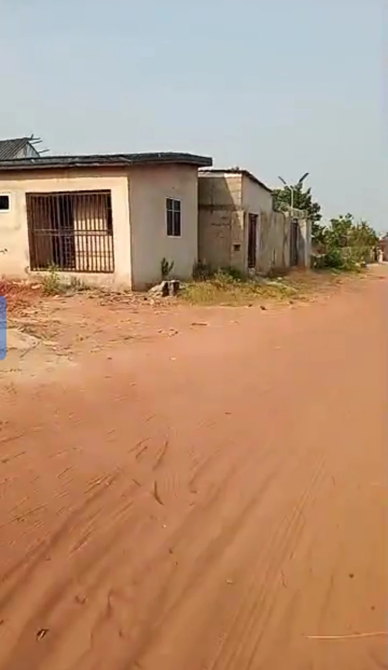 3 Bedroom Flat for Sale in Achala ibusa, Delta - Image 1