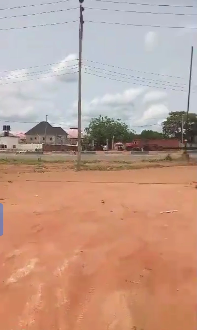Land for Sale in NNPC  along summit express, Delta - Image 2