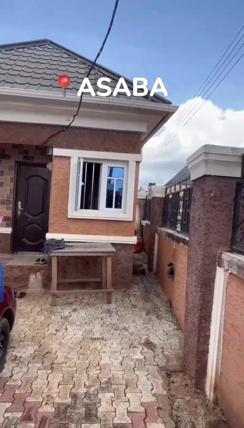 2 Bedroom Flat for Sale in GRA, Delta - Image 2