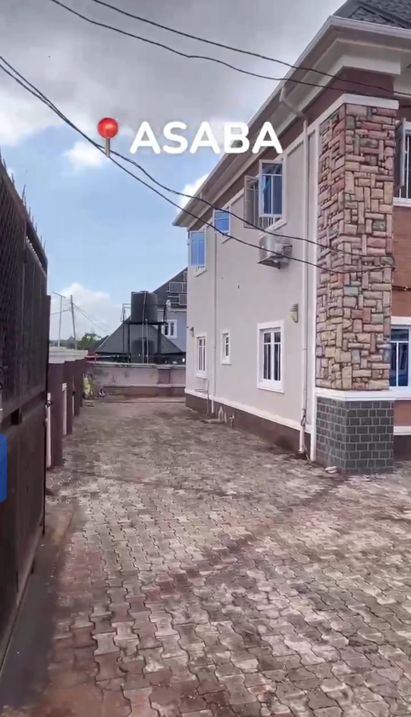 2 Bedroom Flat for Sale in GRA, Delta - Image 1