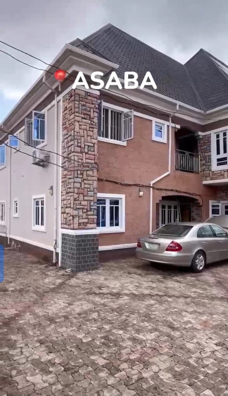 2 Bedroom Flat for Sale in GRA, Delta - Image 3