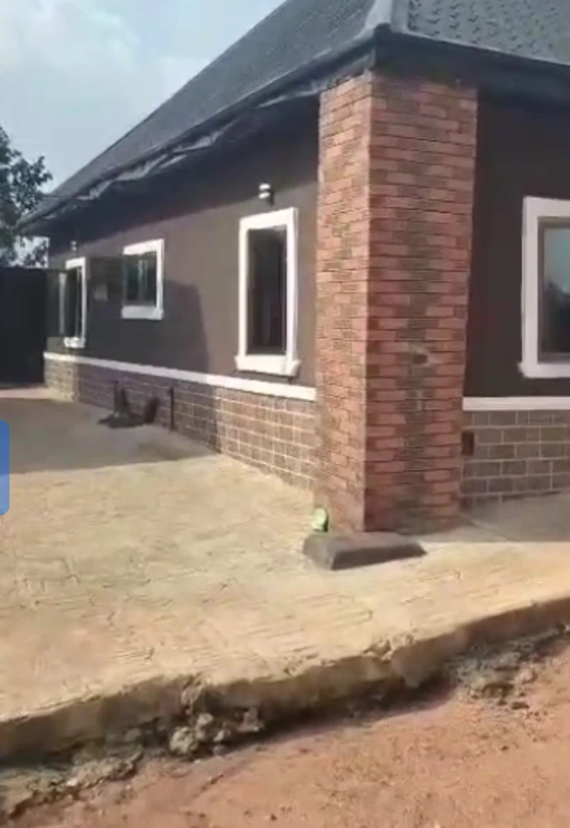 3 Bedroom Flat for Sale in Back of admiral house, ibusa, Delta