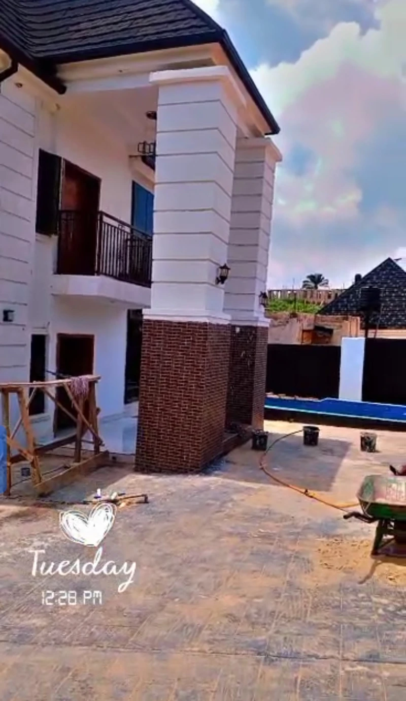 Duplex for Sale in London city estate, Delta cover picture