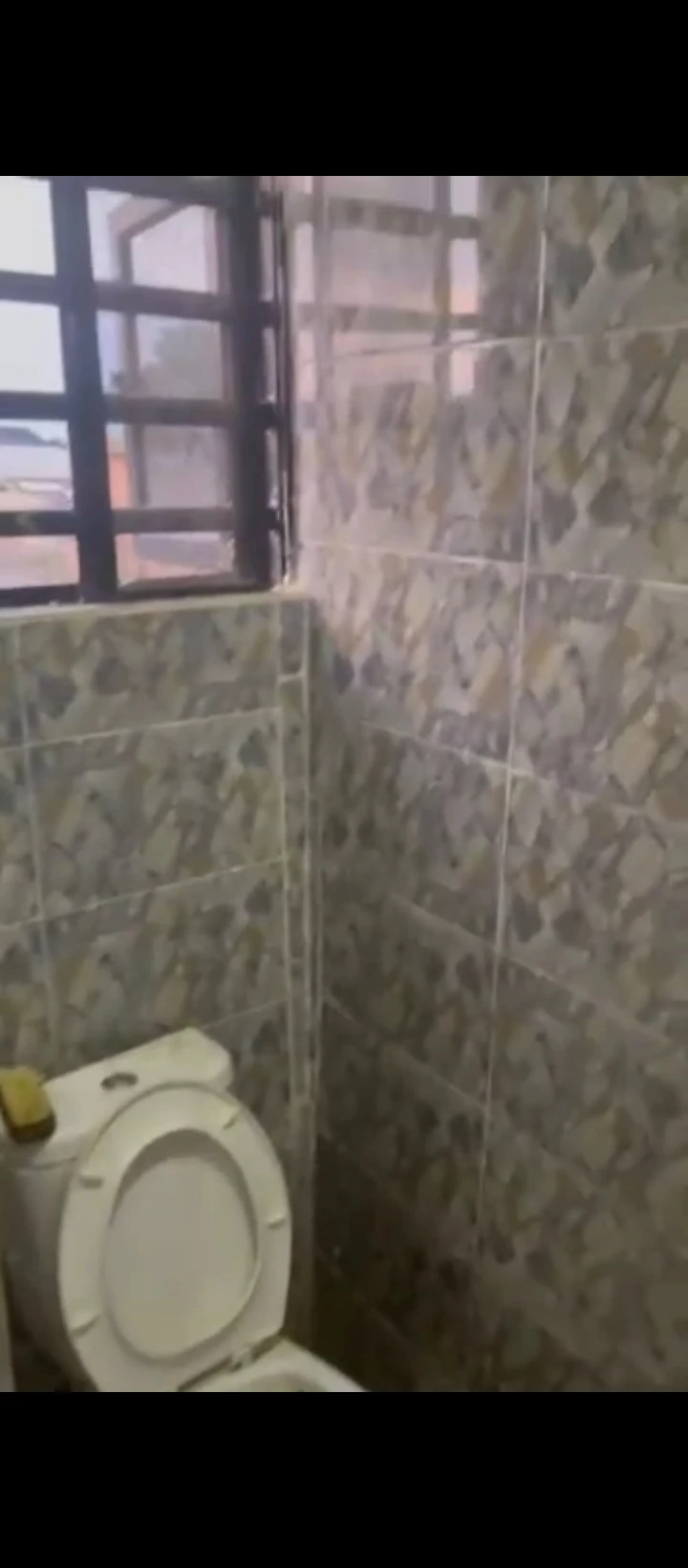 1 Bedroom Flat for Rent in Ekosoden, Edo - Image 2