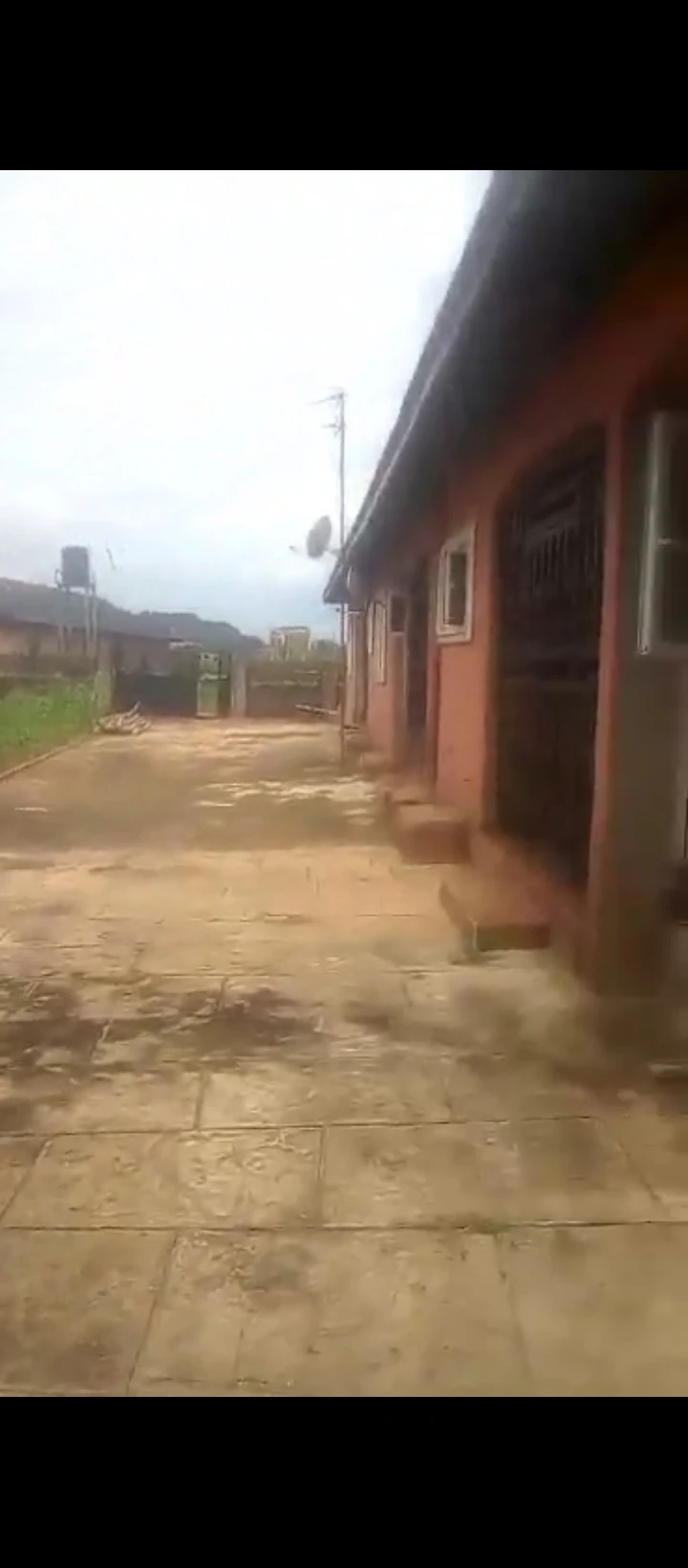 2 Bedroom Flat for Sale in Old sapele road, Edo - Image 2