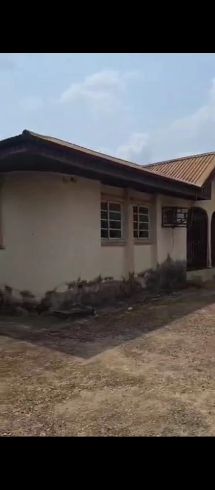 3 Bedroom Flat for Sale in Ugbor gra, Edo - Image 2
