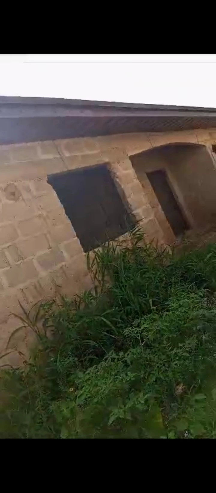 2 Bedroom Flat for Sale in Ogunwemnyi, Edo - Image 4