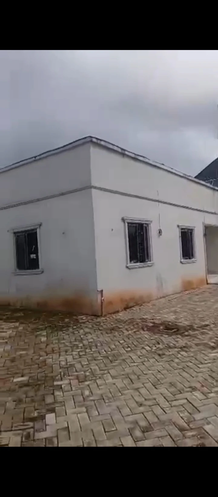 2 Bedroom Flat for Sale in Okhoromi airport road, Edo - Image 1
