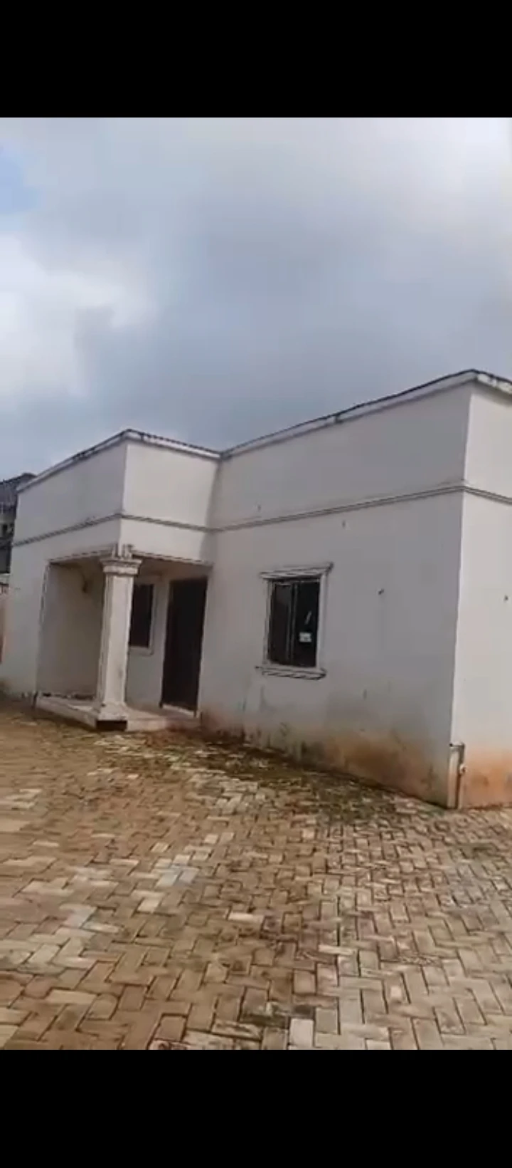 2 Bedroom Flat for Sale in Okhoromi airport road, Edo - Image 2
