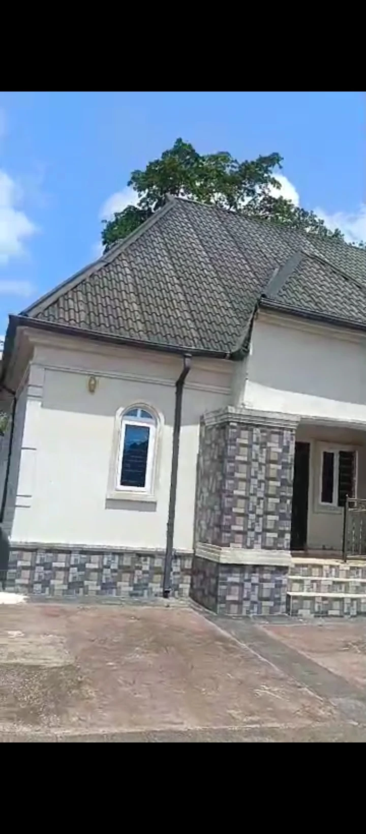 3 Bedroom Flat for Sale in Uhie sapale road, Edo - Image 6