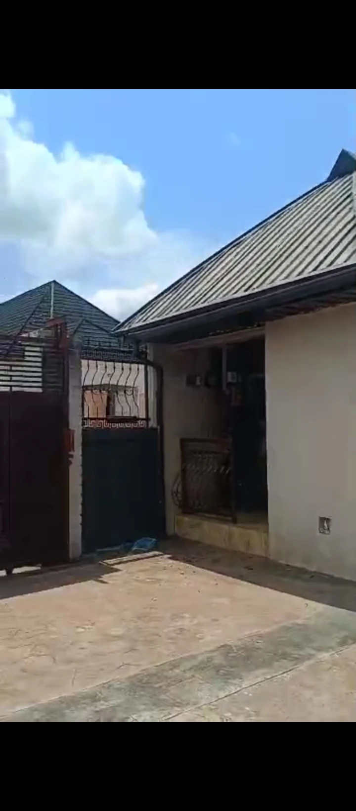 3 Bedroom Flat for Sale in Uhie sapale road, Edo - Image 4
