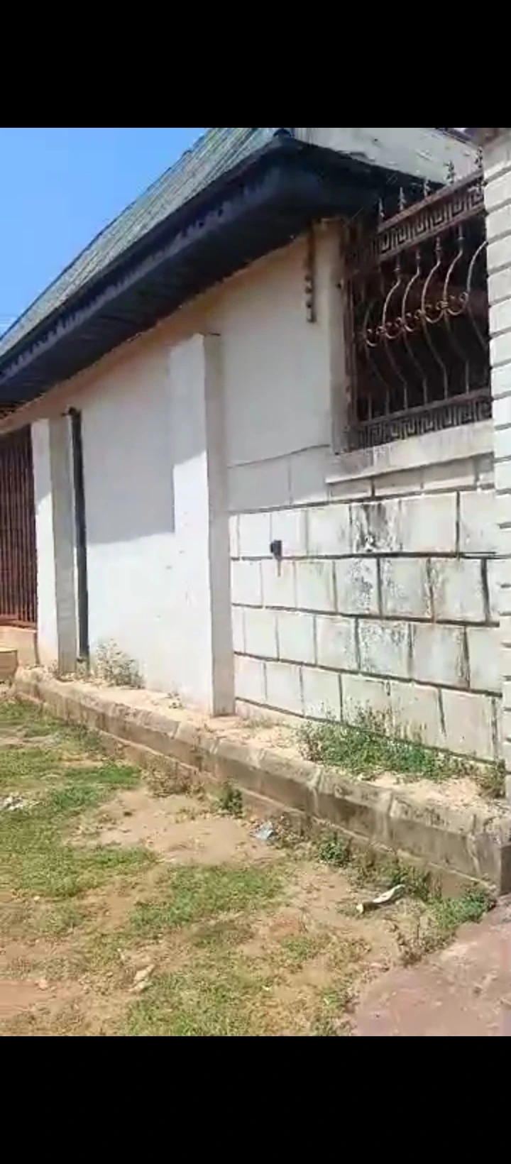 3 Bedroom Flat for Sale in Uhie sapale road, Edo - Image 1