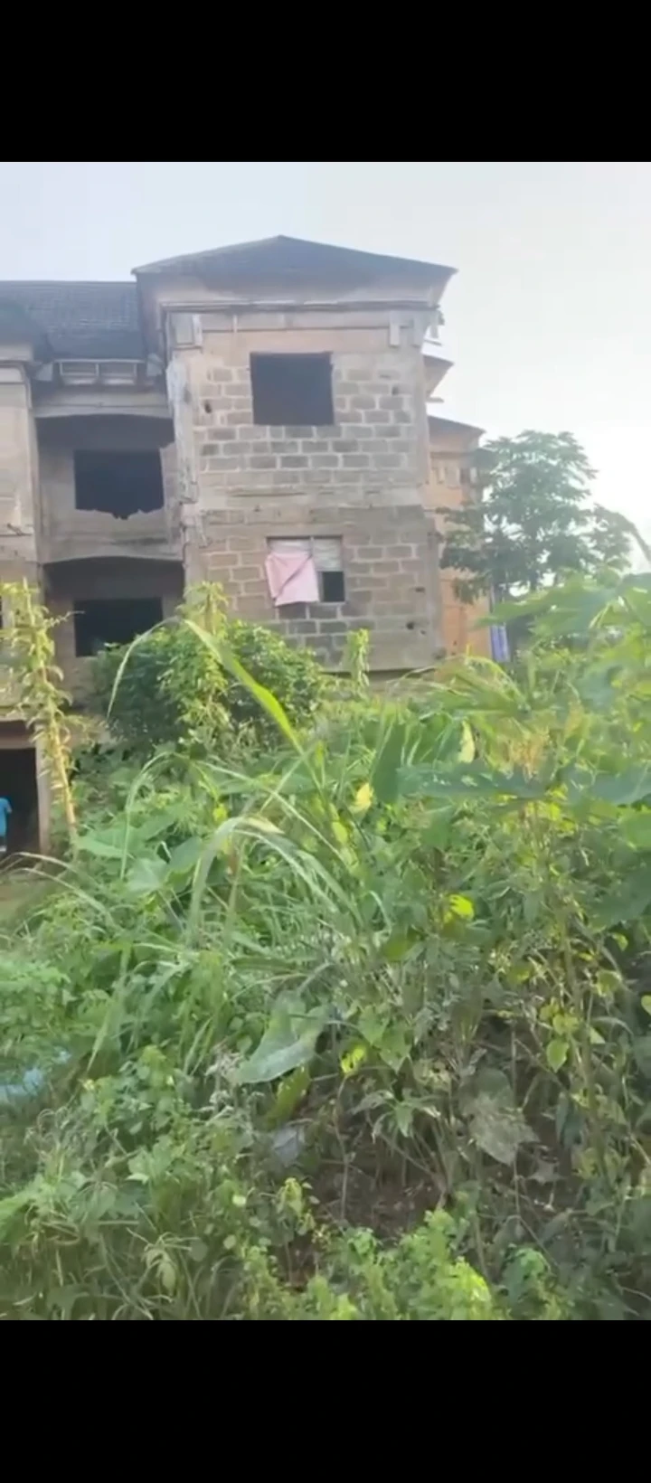Uncompleted Building for Sale in Central road, Edo - Image 5