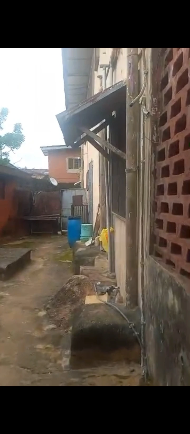 Duplex for Sale in Ekehuan road, Edo - Image 5