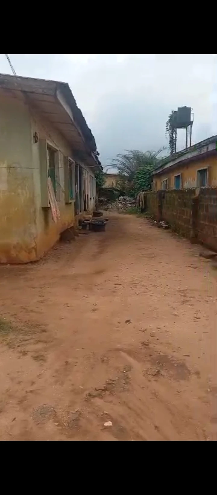 3 Bedroom Flat for Sale in Ekehuan road, Edo - Image 1
