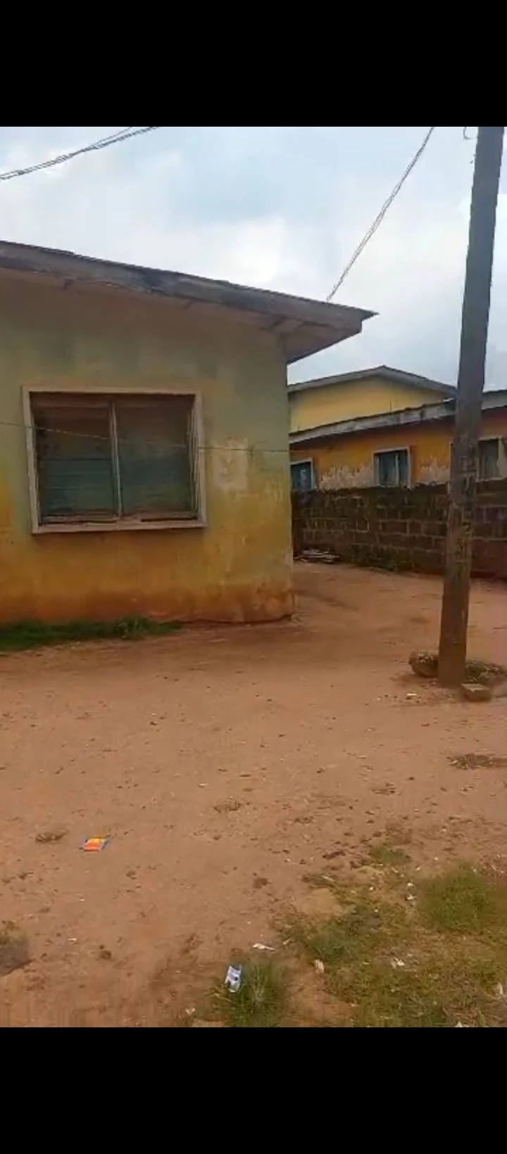 3 Bedroom Flat for Sale in Ekehuan road, Edo - Image 2