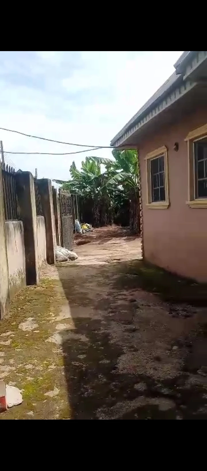 3 Bedroom Flat for Sale in Ogunwemnyi waec road, Edo - Image 1