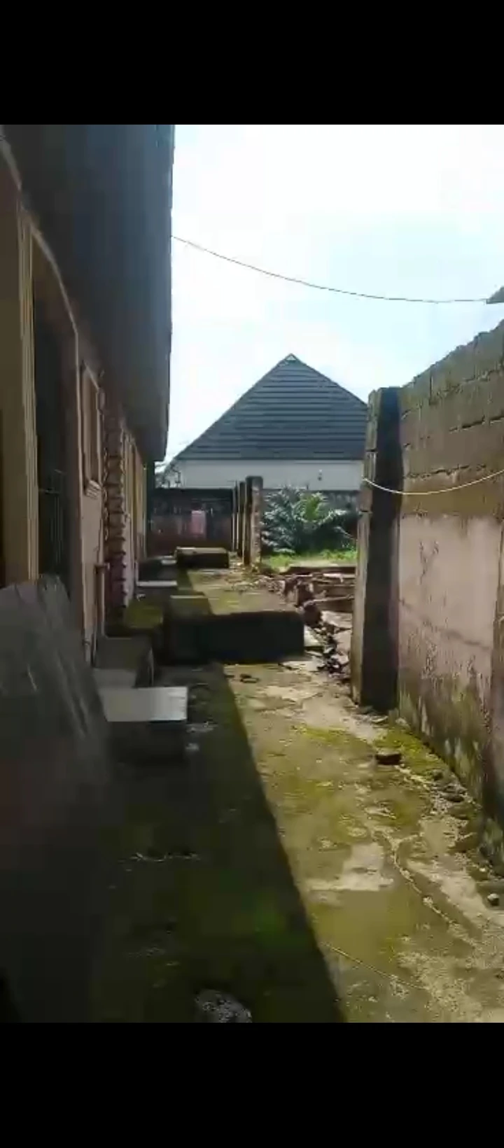 3 Bedroom Flat for Sale in Ogunwemnyi waec road, Edo - Image 3