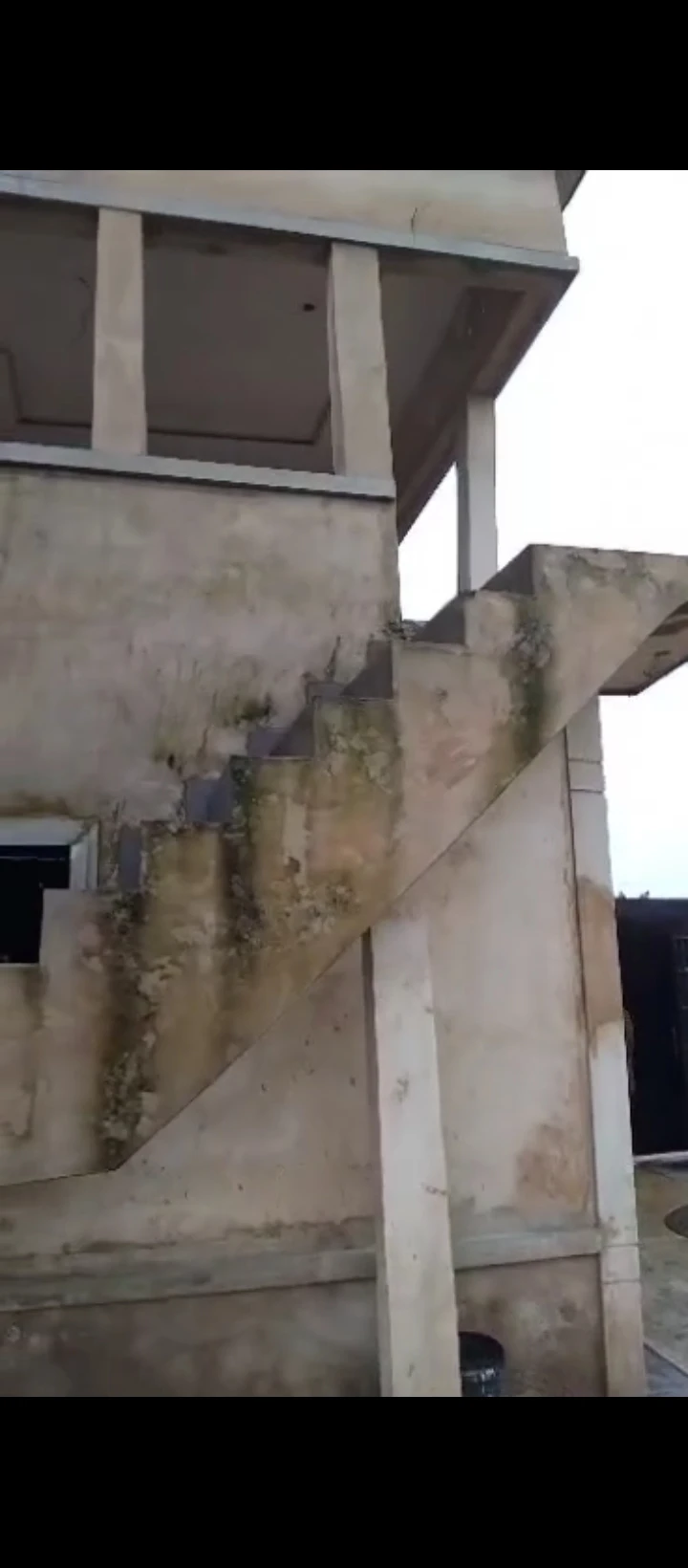 3 Bedroom Flat for Sale in Uhroho sapele road, Edo - Image 2