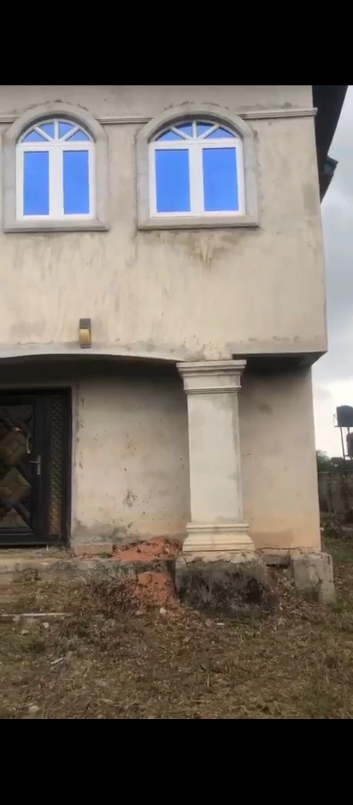 3 Bedroom Flat for Sale in Uhroho sapele road, Edo - Image 1