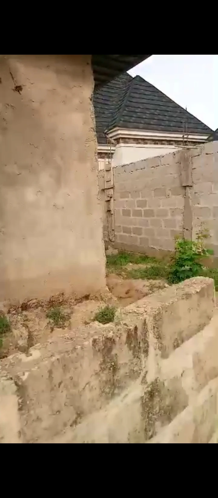 3 Bedroom Flat for Sale in Uhroho sapele road, Edo - Image 1