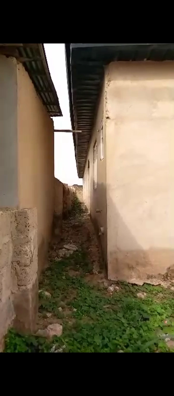 3 Bedroom Flat for Sale in Uhroho sapele road, Edo - Image 3