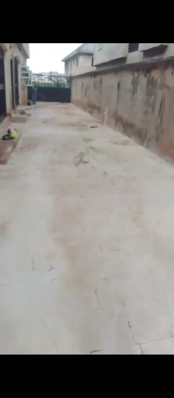 3 Bedroom Flat for Sale in Off sapele road, Edo - Image 1