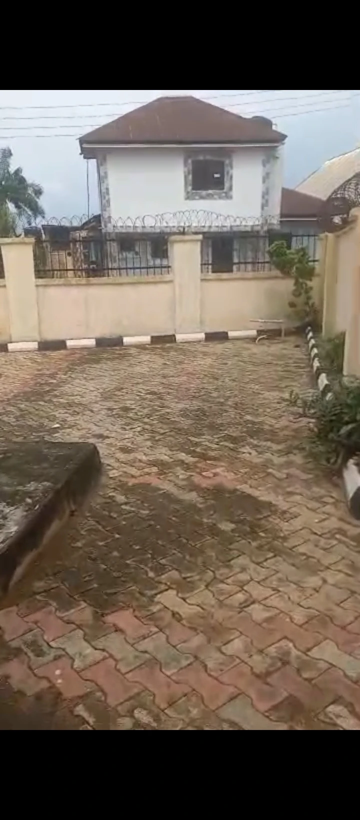 3 Bedroom Flat for Sale in Upper ekehuan road, Edo - Image 3