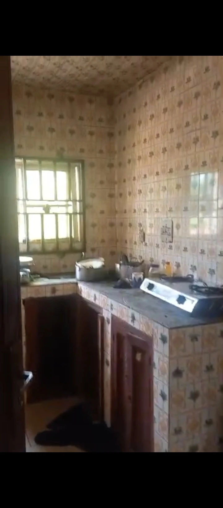 3 Bedroom Flat for Sale in Upper ekehuan road, Edo - Image 1