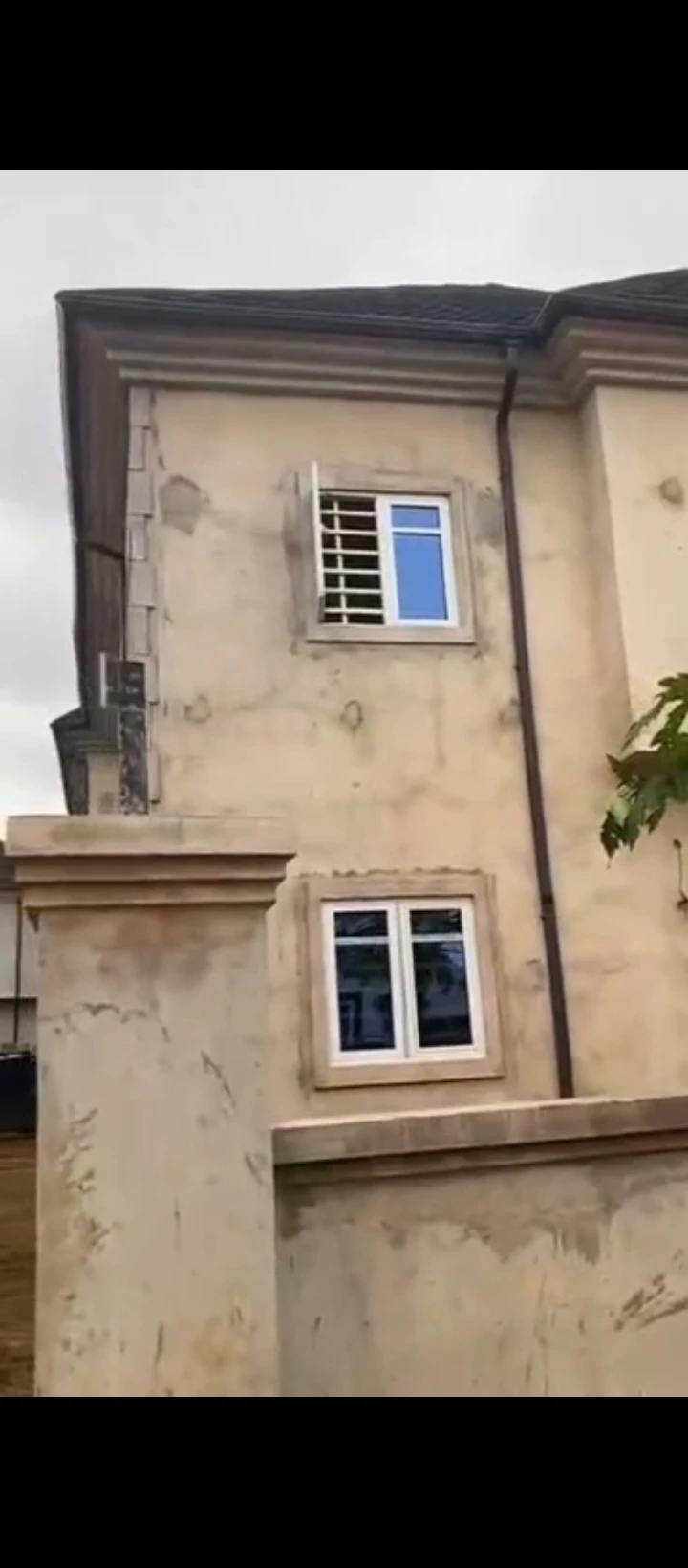 2 Bedroom Flat for Sale in Ugbor gra, Edo - Image 2