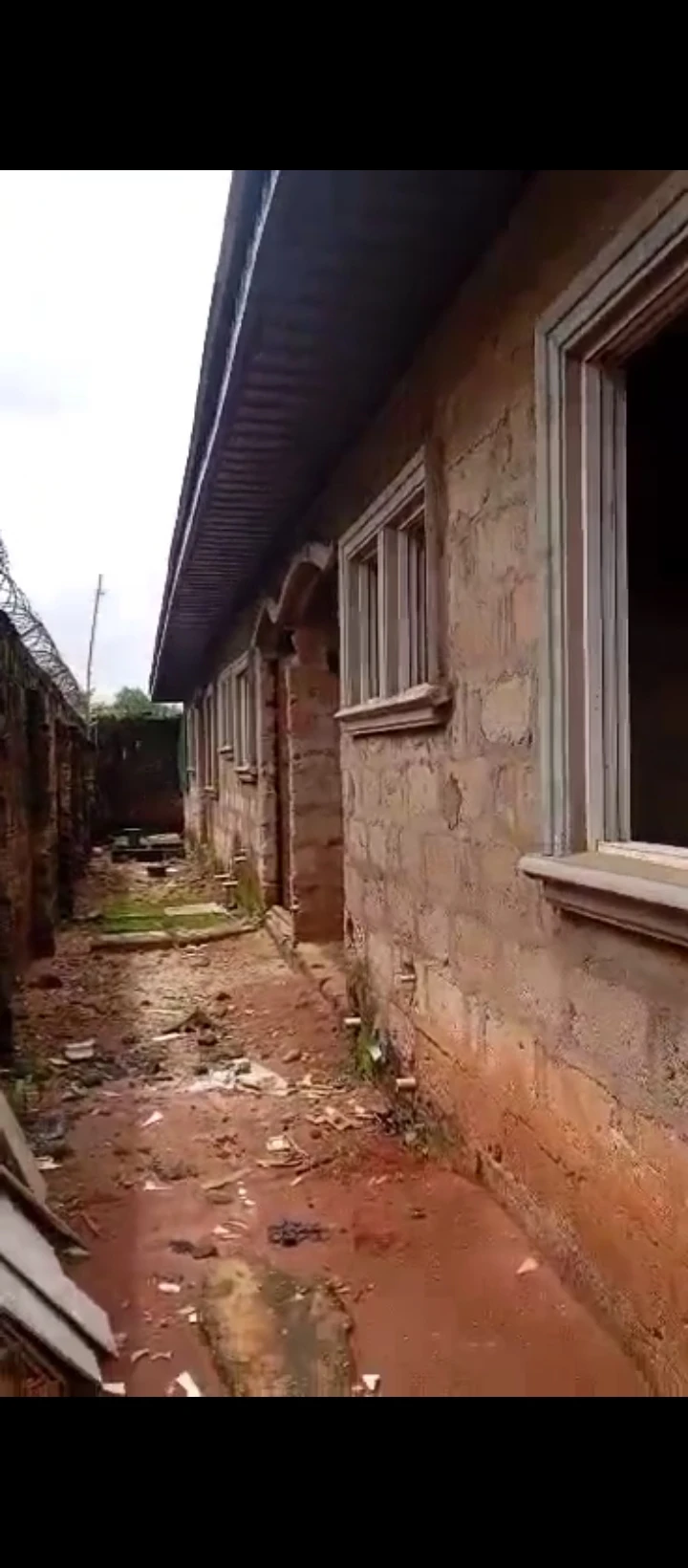 Uncompleted Building for Sale in Iriri, Edo - Image 2