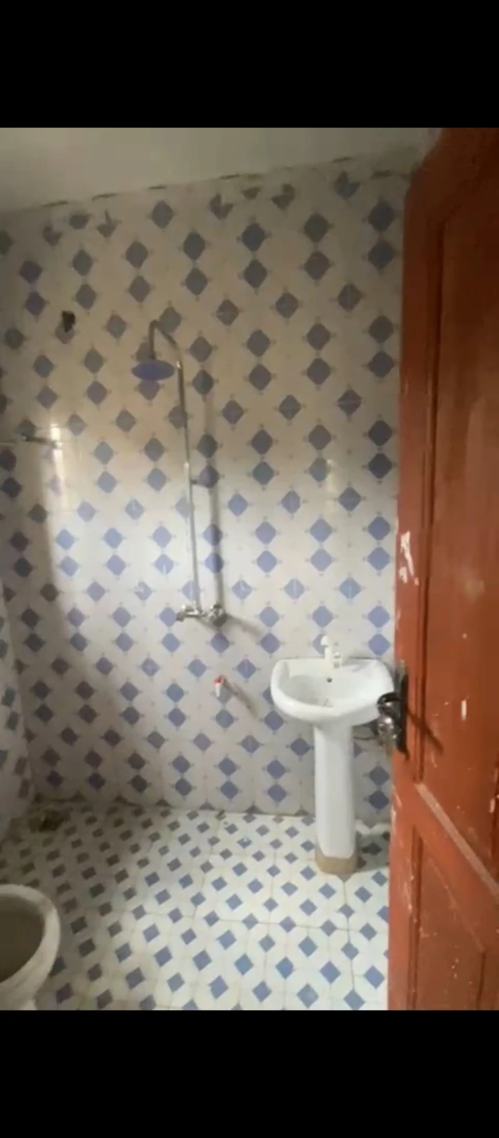 3 Bedroom Flat for Sale in Sapele road isihor, Edo - Image 3