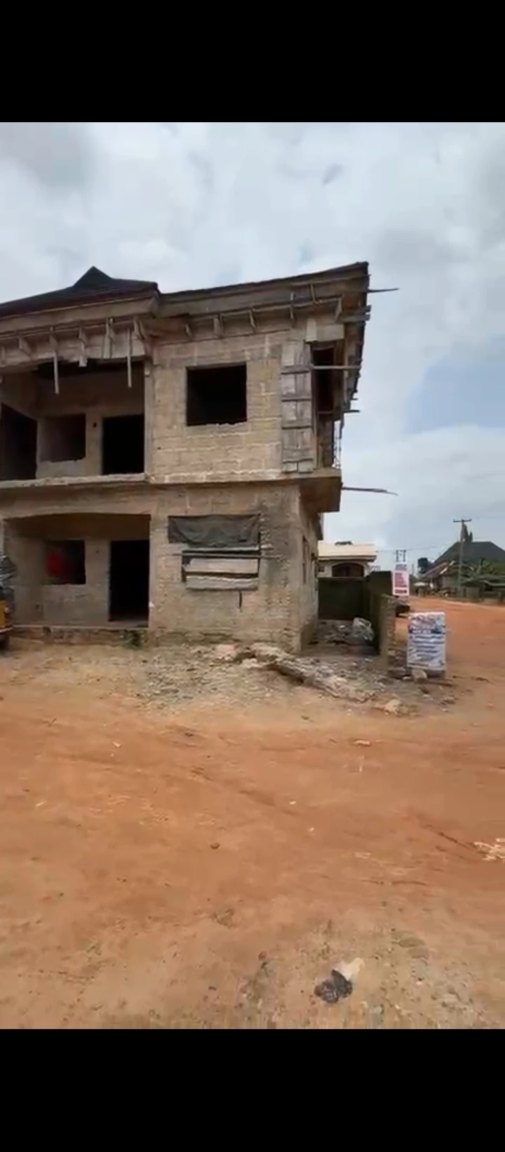 4 Bedroom Flat for Sale in Ogunwemnyi, Edo - Image 1
