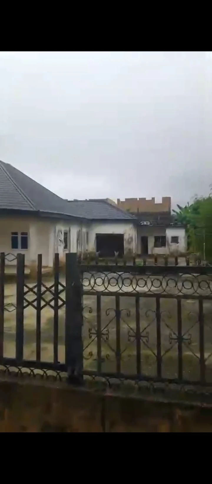 Bungalow for Sale in Boundary road gra, Edo - Image 2