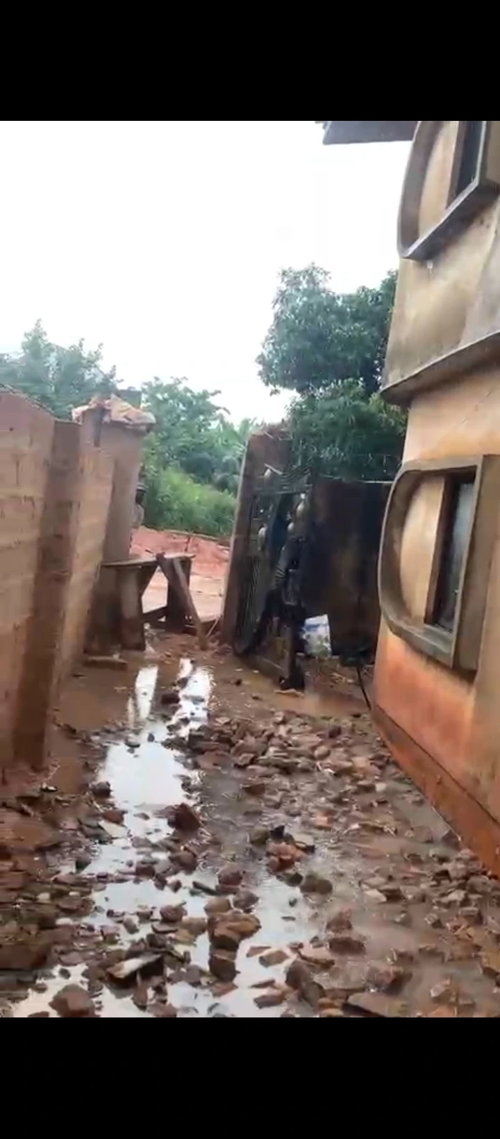 3 Bedroom Flat for Sale in Isihor, Edo - Image 1