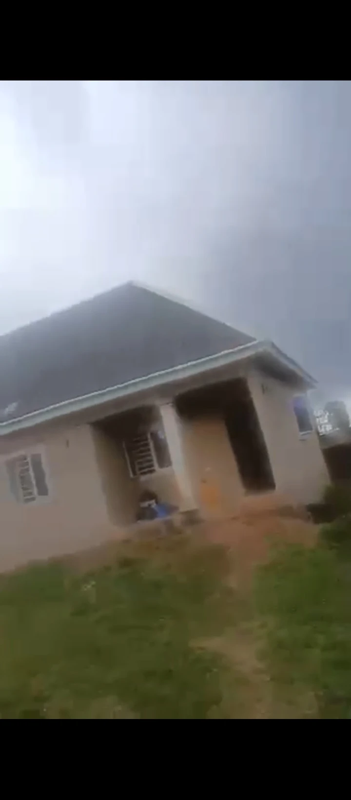 2 Bedroom Flat for Sale in Okhoromi, Edo - Image 1