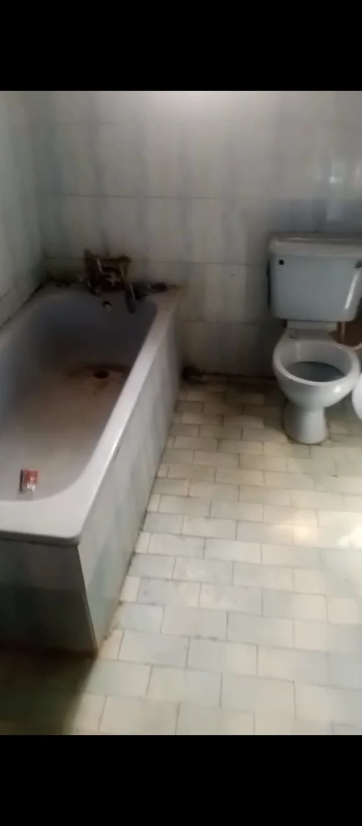 4 Bedroom Flat for Sale in Ekehuan road, Edo - Image 6
