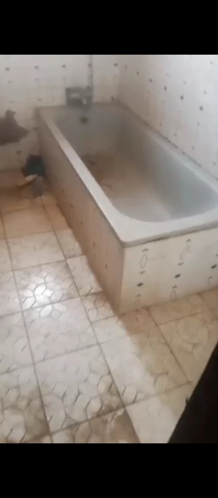 4 Bedroom Flat for Sale in Ekehuan road, Edo - Image 2
