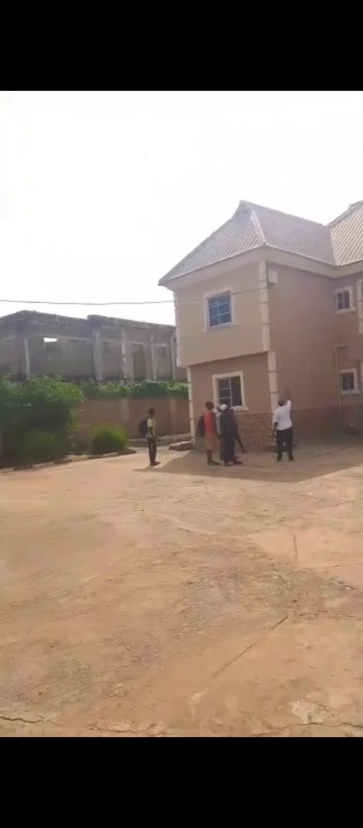 3 Bedroom Flat for Sale in Ogunwemnyi ugbor, Edo - Image 1
