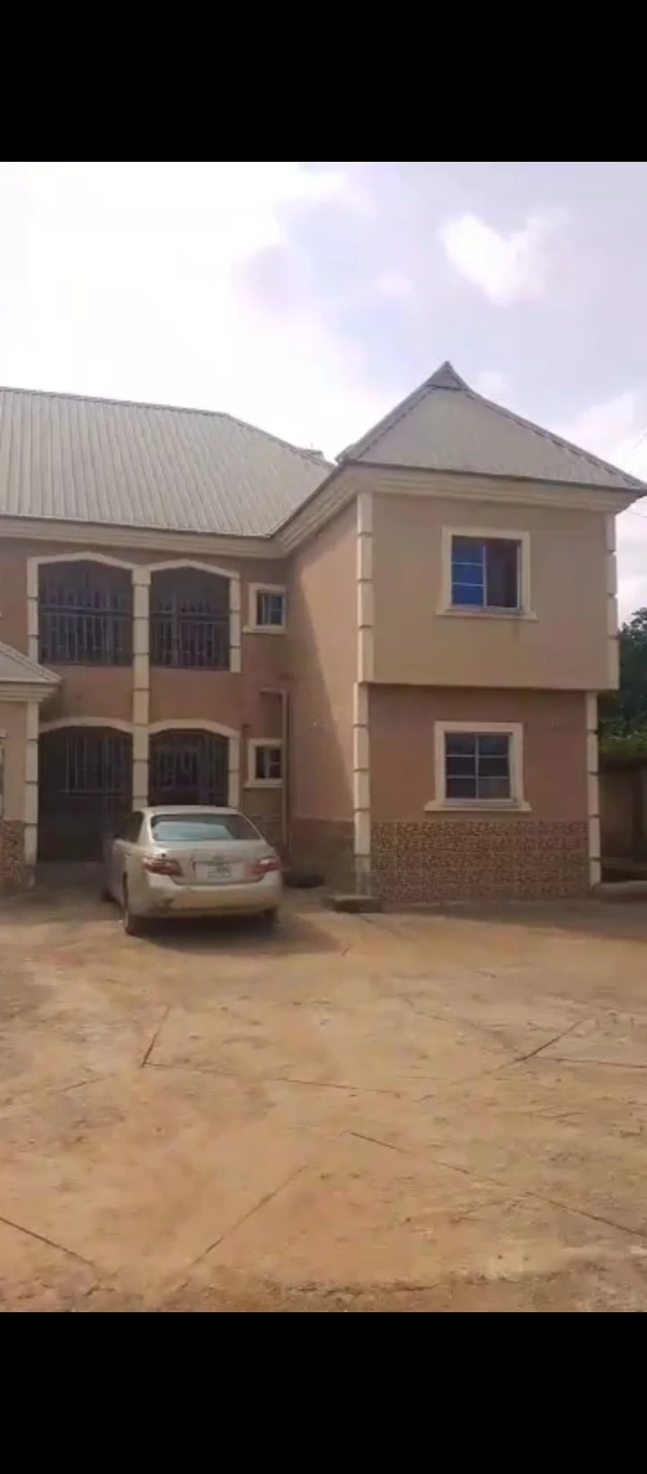 3 Bedroom Flat for Sale in Ogunwemnyi ugbor, Edo - Image 3
