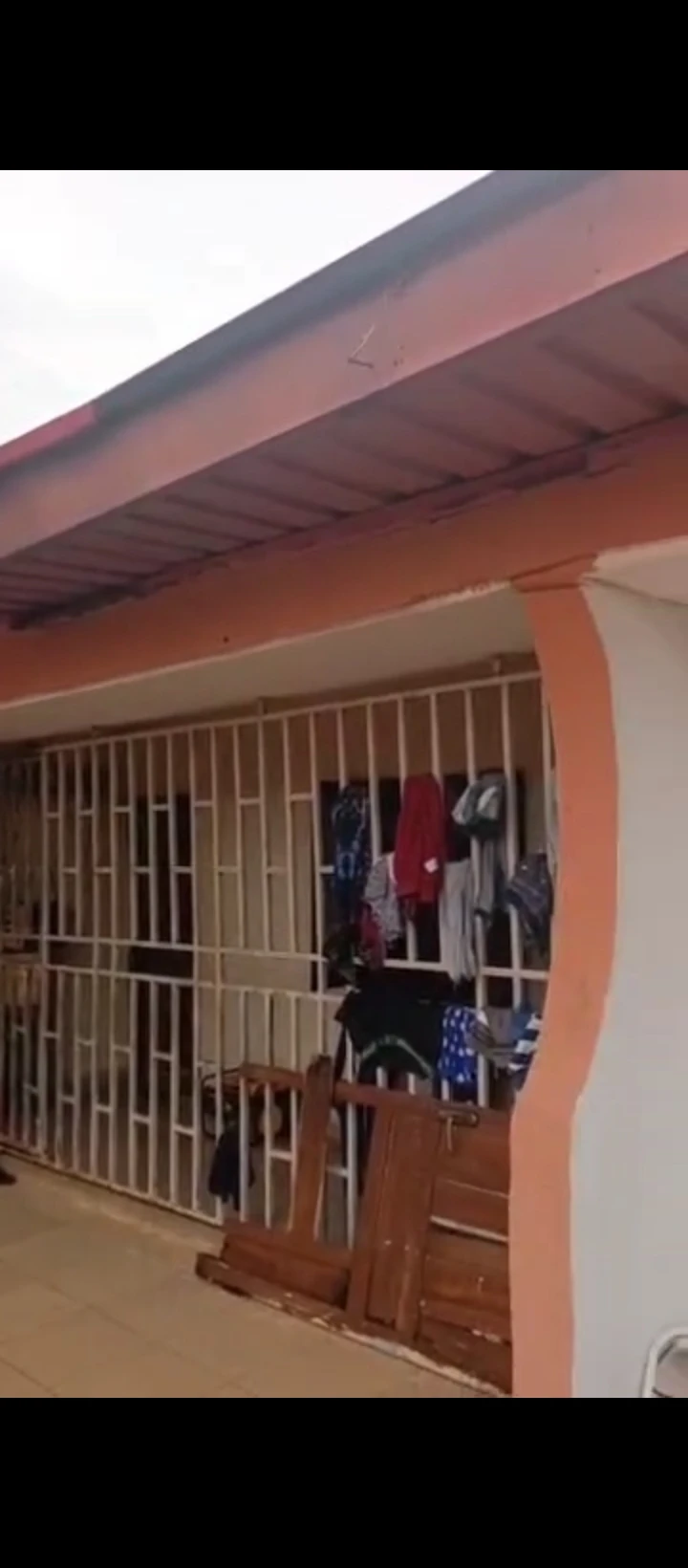 2 Bedroom Flat for Sale in Ekehuan road, Edo - Image 1