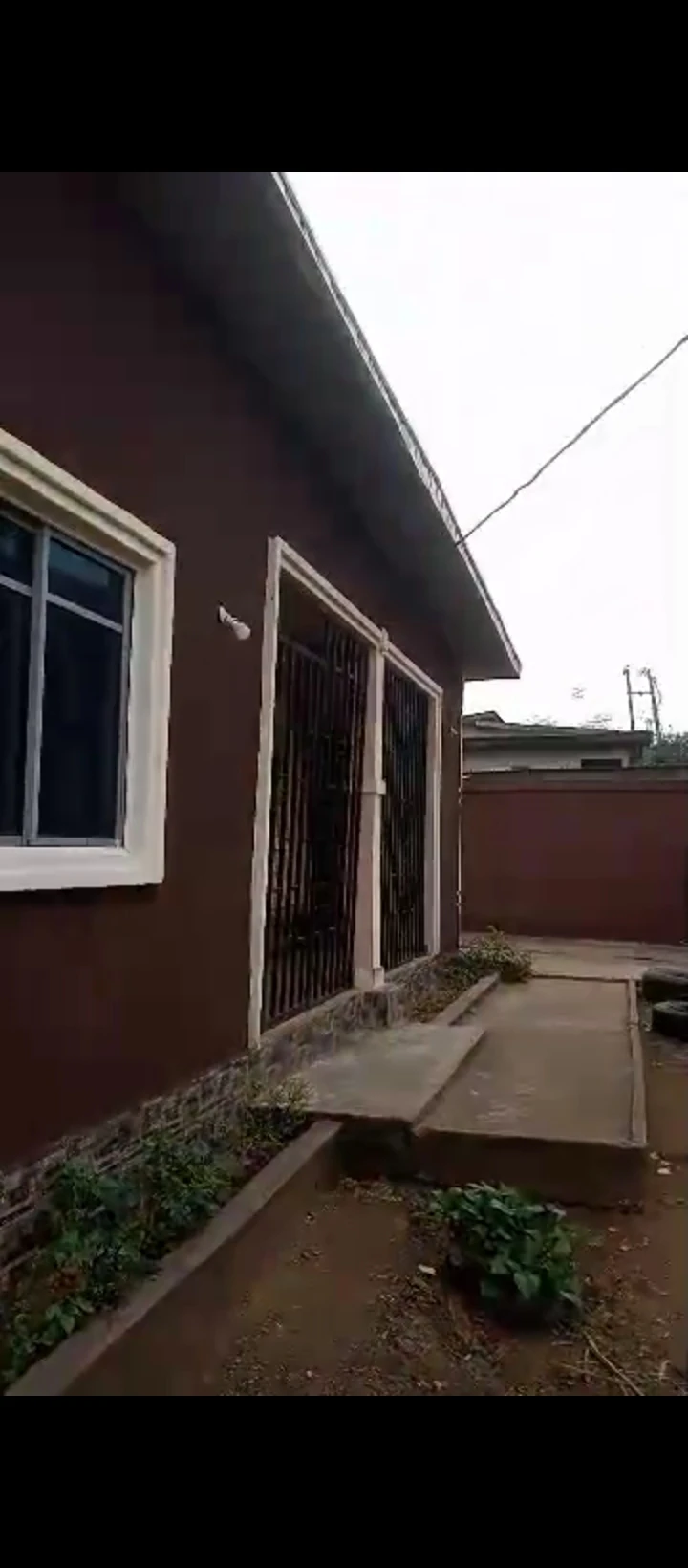3 Bedroom Flat for Sale in Ekehuan road, Edo - Image 1