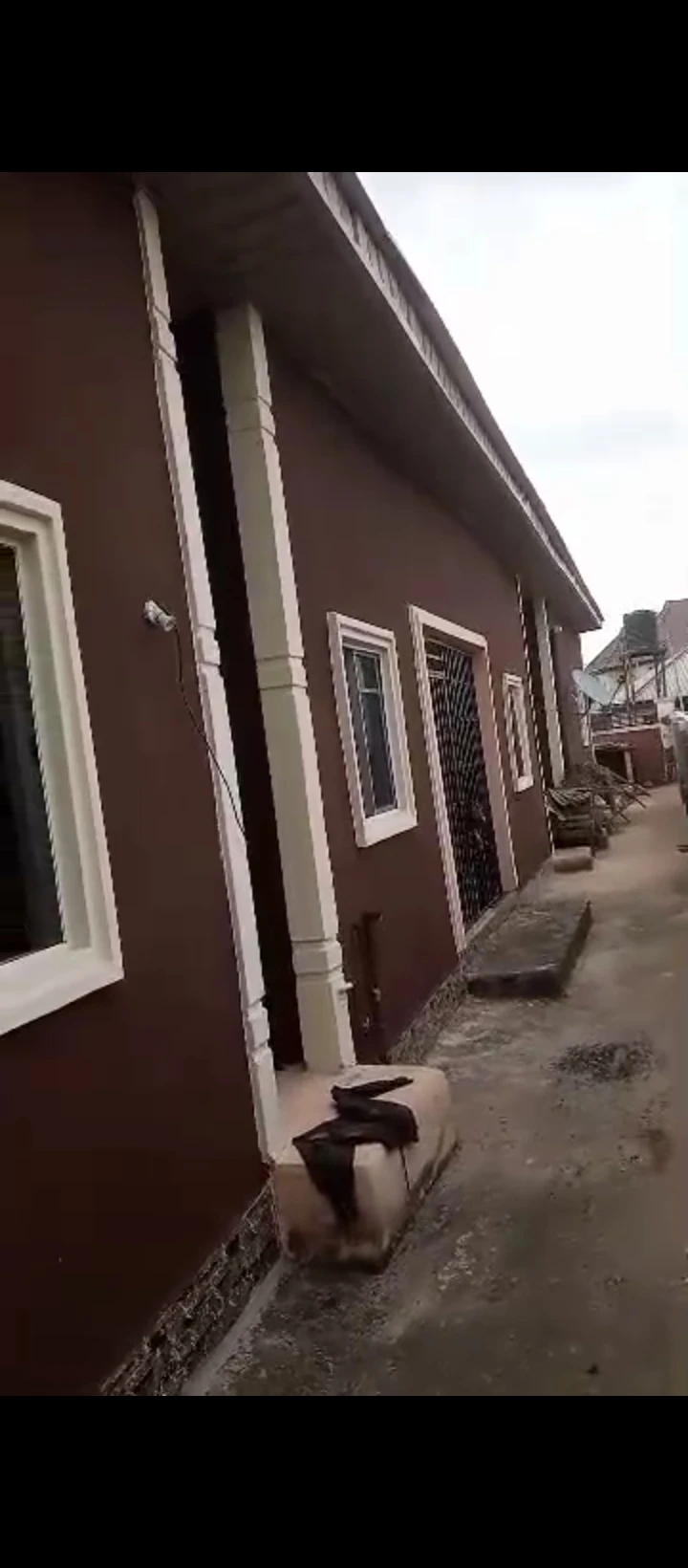 3 Bedroom Flat for Sale in Ekehuan road, Edo - Image 3